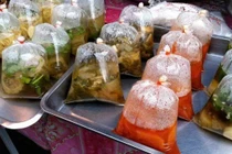 Sai lầm phổ biến khi dùng túi nilon âm thầm tàn phá sức khỏe 