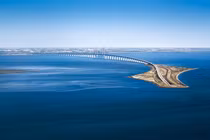 Độc đáo cây cầu "nửa nổi, nửa chìm" giữa biển khơi