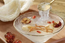 Ai nên hạn chế ăn yến?