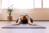 Lợi ích tuyệt vời của tư thế em bé hạnh phúc trong Yoga