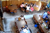 Giây phút nữ điều dưỡng cứu du khách nước ngoài ngừng tim đột ngột 