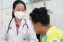 Bé trai ói ra máu do nhiễm loại vi khuẩn phổ biến trong dạ dày