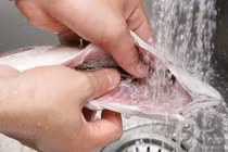 Tuyệt chiêu "đánh bay" mùi tanh của cá đơn giản, hiệu quả