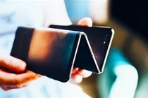 Huawei sắp ra mắt smartphone màn hình gập ba, Samsung có lo ngại?