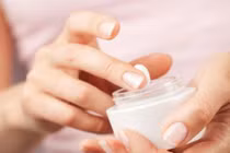 Vì sao lô mỹ phẩm sáp nẻ Vaseline hoa hồng bị thu hồi?