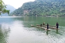 Dừng đua thuyền độc mộc trên hồ Ba Bể do không bảo đảm an toàn