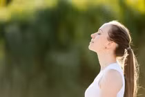 5 bài tập thở giúp ổn định nhịp tim, giảm căng thẳng