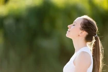 5 bài tập thở giúp ổn định nhịp tim, giảm căng thẳng