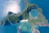 Ngắm vẻ đẹp nguyên sơ đảo Mắt Rồng - "con mắt" huyền bí trên vịnh Hạ Long