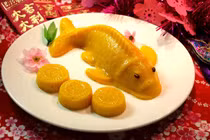 Trổ tài làm món bánh cá chép độc lạ cúng ông Công ông Táo