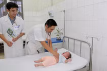 Trẻ nhũ nhi sốt xuất huyết nặng, dấu hiệu nhận biết bệnh