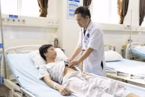 Bỗng nhiên đau ngực phải nam thanh niên đi khám, bất ngờ phát hiện bệnh hiếm