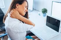 Đau mỏi vai gáy - Nỗi lo của dân văn phòng