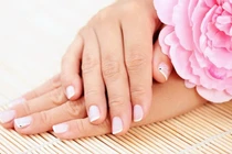 Bí quyết chăm sóc móng tay mùa hanh khô