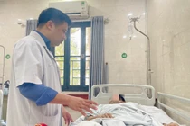 Cắt cụt chân vì đắp lá chữa trật khớp gối, bác sĩ cảnh báo gì?