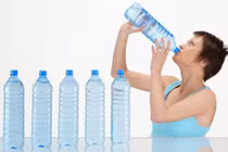 Tác hại tiềm ẩn của việc uống quá nhiều nước đối với cơ thể