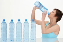Tác hại tiềm ẩn của việc uống quá nhiều nước đối với cơ thể