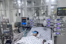 Cứu sống thành công bé trai bị viêm cơ tim tối cấp