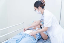 Đau bụng không đi khám, người phụ nữ bị phát hiện mắc... ung thư buồng trứng