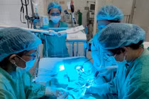 Kịp thời cứu sống trẻ sơ sinh bị vàng da tan máu nặng hiếm gặp