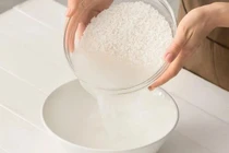 Loại nước thường đổ đi được xem là "khắc tinh" của mụn, thâm nám