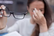 Nhìn mờ - nguy cơ tiềm ẩn của đột quỵ 