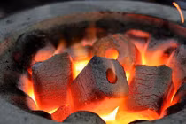 Đốt than củi sưởi ấm trong phòng, 2 người ở Thanh Hóa suýt mất mạng