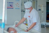 Sốc phản vệ sau khi ăn tôm, bác sĩ mách cách phòng tránh