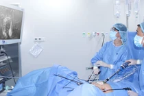 Thiếu nữ 16 tuổi có... tinh hoàn trong buồng trứng