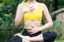 Bài tập hít thở giúp giảm mỡ bụng, lấy lại vòng eo săn chắc