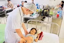 Bé gái 4 tuổi bị nhiễm toan ceton đái tháo đường mức độ nặng 