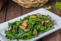 Loại rau dại xưa mọc tua tủa bị "ngó lơ", nay thành đặc sản "hút khách"