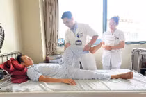 Sốt cao mãi không khỏi, đi khám phát hiện nhiễm "vi khuẩn ăn thịt người"