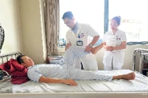 Sốt cao mãi không khỏi, đi khám phát hiện nhiễm "vi khuẩn ăn thịt người"