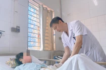 Tự thụt rửa đại tràng "chữa bệnh", người phụ nữ nhập viện cấp cứu