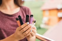 Anh cấm thuốc lá điện tử dùng một lần