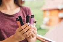 Anh cấm thuốc lá điện tử dùng một lần