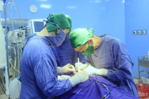 Khàn tiếng 1 tháng, nuốt đau, đi khám phát hiện ung thư thanh quản