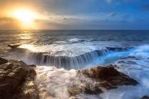 Mê mẩn vẻ đẹp của "thác nước trên biển" hiếm có ở Việt Nam