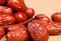 Táo đỏ cực bổ dưỡng nhưng 3 nhóm thực phẩm không nên ăn cùng