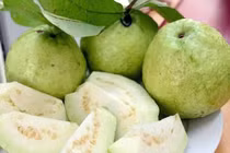 Ổi cực giàu vitamin C nhưng 5 nhóm người này nên hạn chế ăn