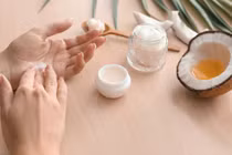 Bí quyết giữ da tay mềm mại suốt mùa đông