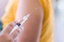 Mắc ung thư giai đoạn 3 do tự tiêm hormone chuyển giới