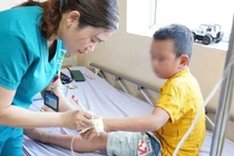 Đột nhiên xuất hiện ban sẩn đỏ toàn thân, đi khám mắc nhiễm khuẩn đường ruột