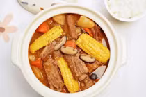 Hôm nay ăn gì: Sườn heo hầm rau củ thanh ngọt, ai ăn cũng khen 