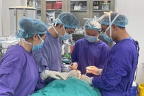 Phẫu thuật tái tạo môi bị khuyết cho người đàn ông bị chó cắn