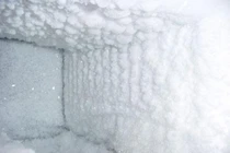 Có nên loại bỏ lớp tuyết trong tủ lạnh?