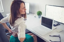 7 thói quen "âm thầm" gây hại cột sống, bất ngờ số 3