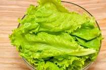 Ai không nên ăn rau xà lách?