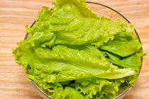 Ai không nên ăn rau xà lách?
